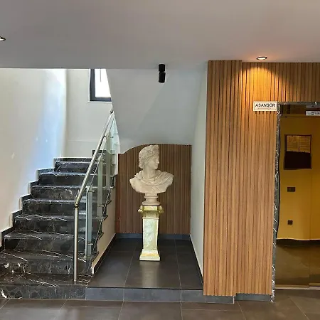 Luxury In The Town Apartment *