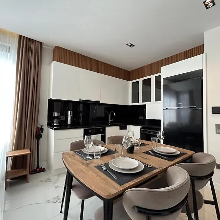 Luxury In The Town Апартаменты